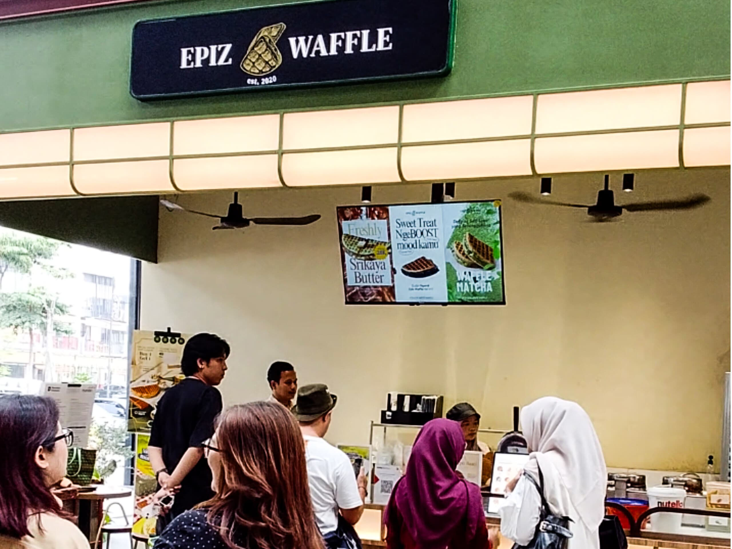 Epiz Waffle di kawasan Hampton Square Gading Serpong. (tangselpos.id/lim)