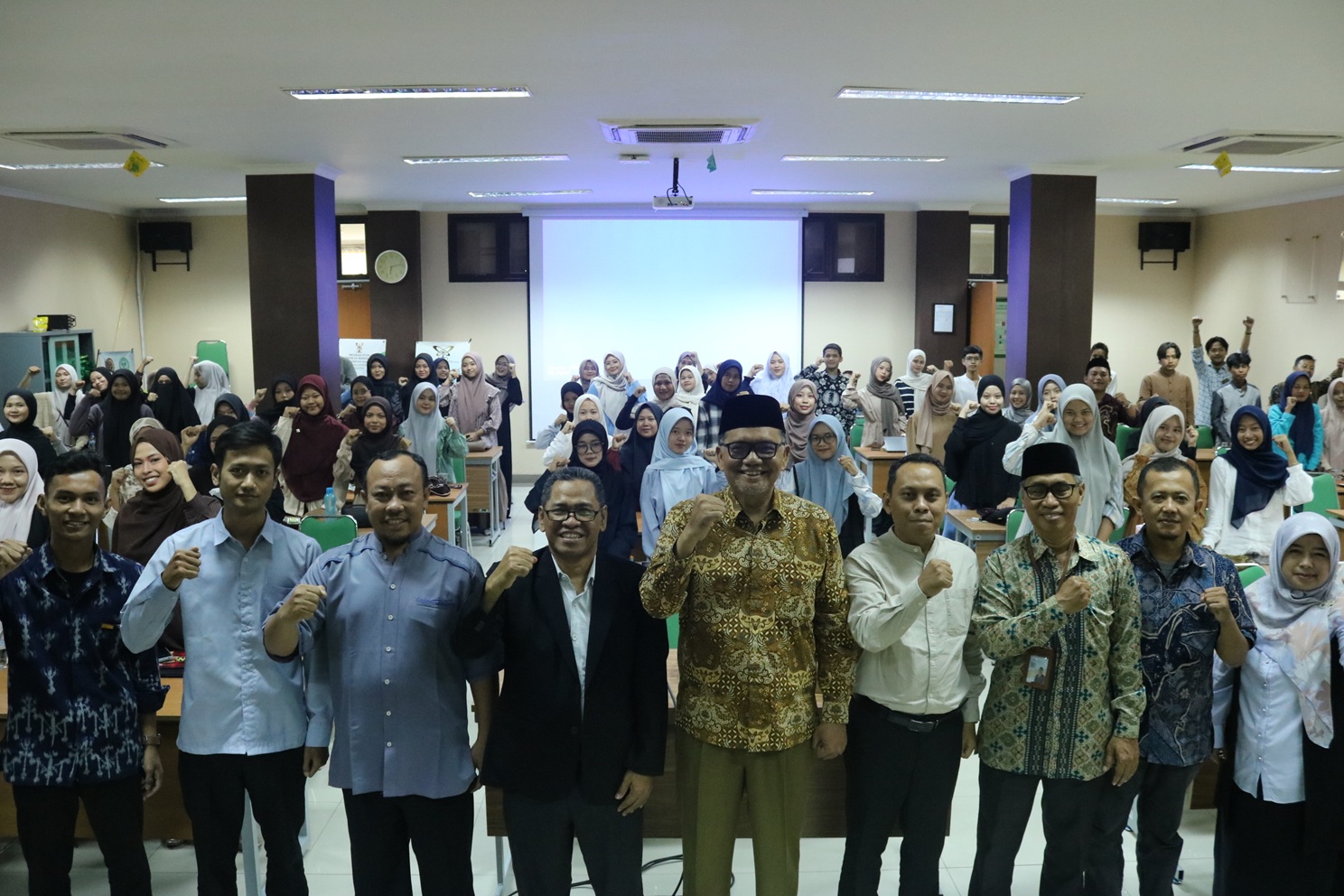 Penyelenggaraan Workshop Kemahasiswaan bertajuk “Transformasi Penulisan Ilmiah melalui Integrasi Smart Technology dan Etika Akademik di Era Digital” Foto : Ist