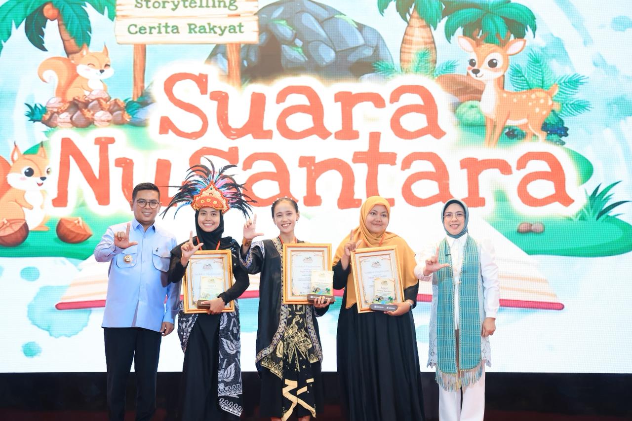 Gubernur Andra Soni pada acara Grand Final Festival Storytelling Cerita Rakyat Suara Nusantara Banten di Pendopo Gubernur Banten, Kota Serang, Minggu (17/5/2026). Foto : Ist