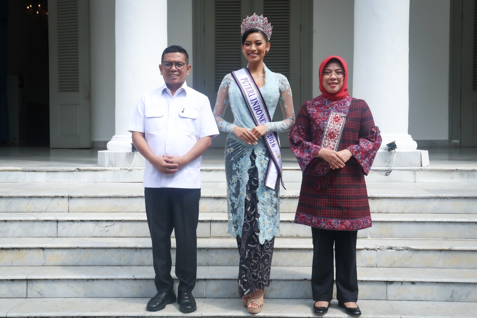 Gubernur Andra Soni bersama Putri Indonesia 2026 Agnes Aditya Rahajeng (tengah). Foto : Humas Pemprov