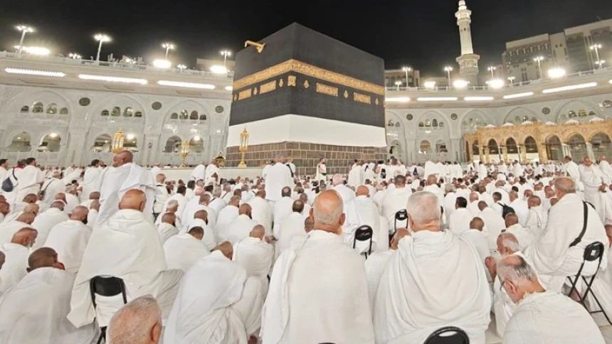 Jemaah Haji di Kabah. Foto : Ist