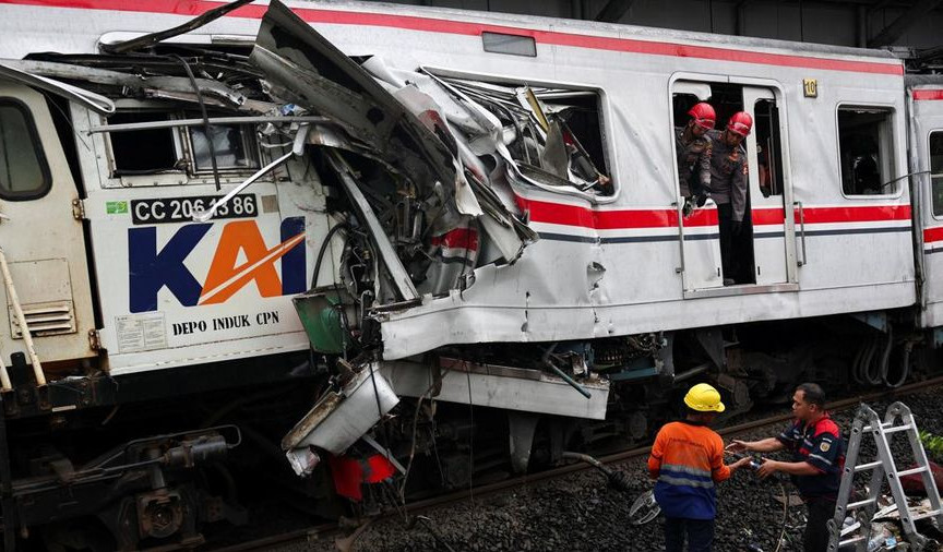Tabrakan kereta KRL dan Argo Bromo Anggrek di Stasiun Bekasi. Foto : Ist