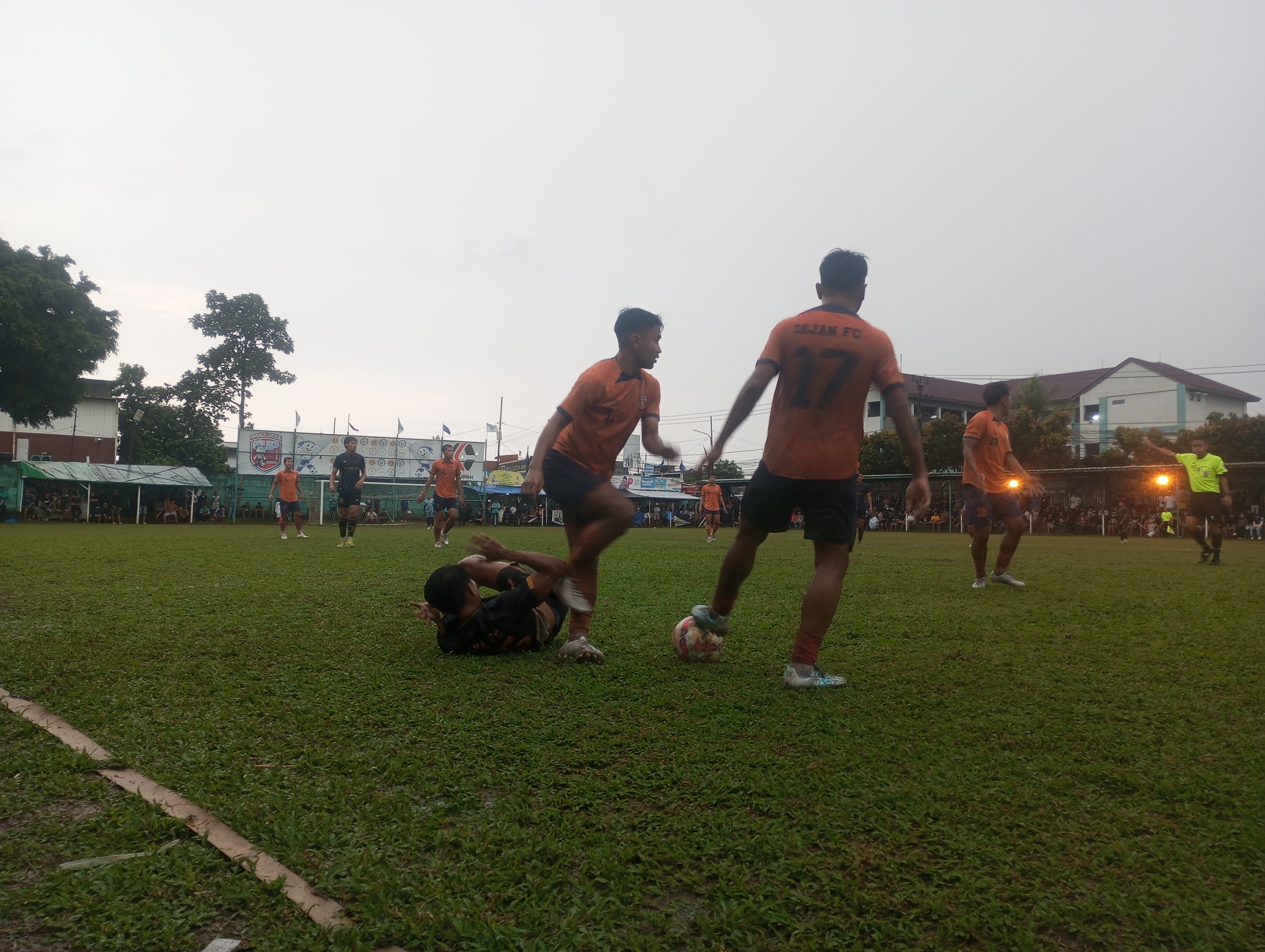 Dejan FC dan Khana Sparta lakoni laga sengit pada Minggu (24/05/2026).(tangselpos.id)