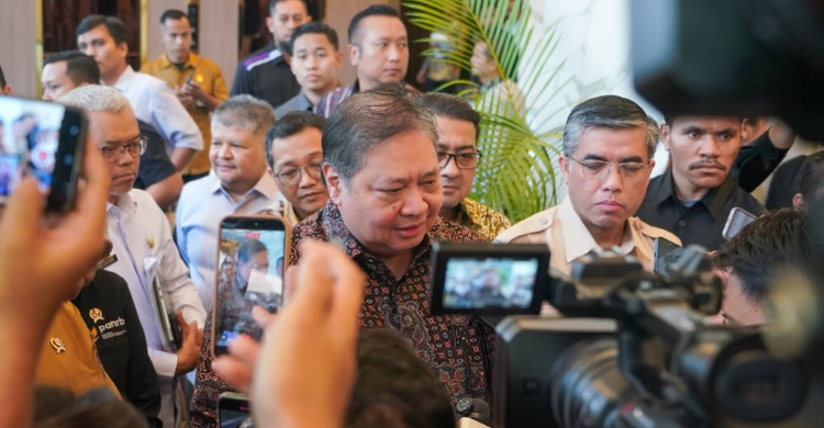 Menko Airlangga Hartarto saat konferensi pers. Foto : Ist