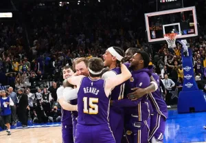 Selebrasi LA Lakers usai menang 98-78 dari Houston Rockets. Foto : Ist