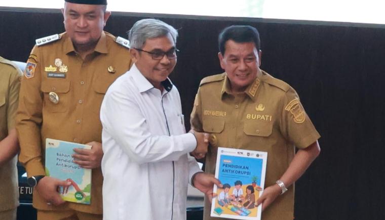 Bupati Tangerang, Moch. Maesyal Rasyid, saat hadir di acara peluncuran Buku Panduan dan Bahan Ajar Pendidikan Anti Korupsi yang digelar di Sasana Bhakti Praja Kementerian Dalam Negeri (Kemendagri), Senin (11/5).