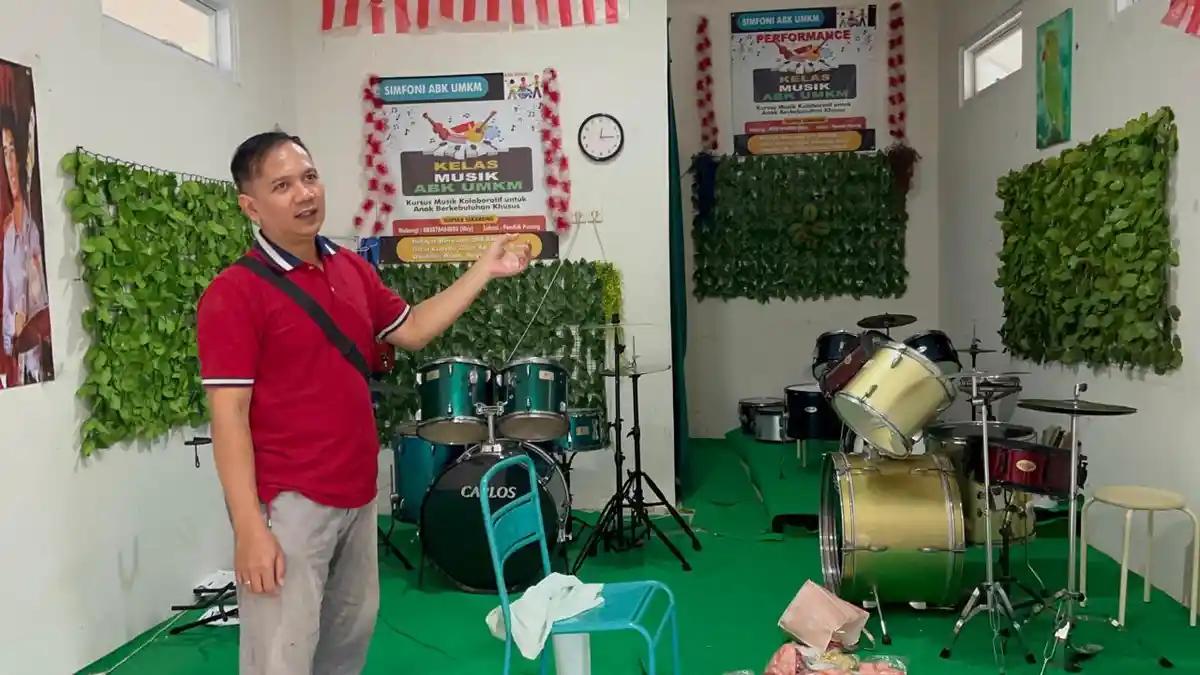 Yayasan Bina Griya Karya di Pondok Aren di bobol maling. Alat musik dicuri oleh pelaku.