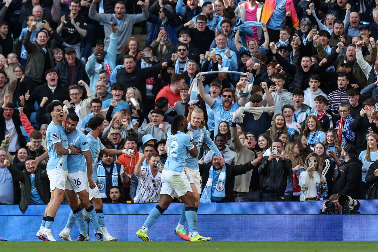 Selebrasi skuad Man City usai menang 3-0 dari Crystal Palace. Foto : Ist