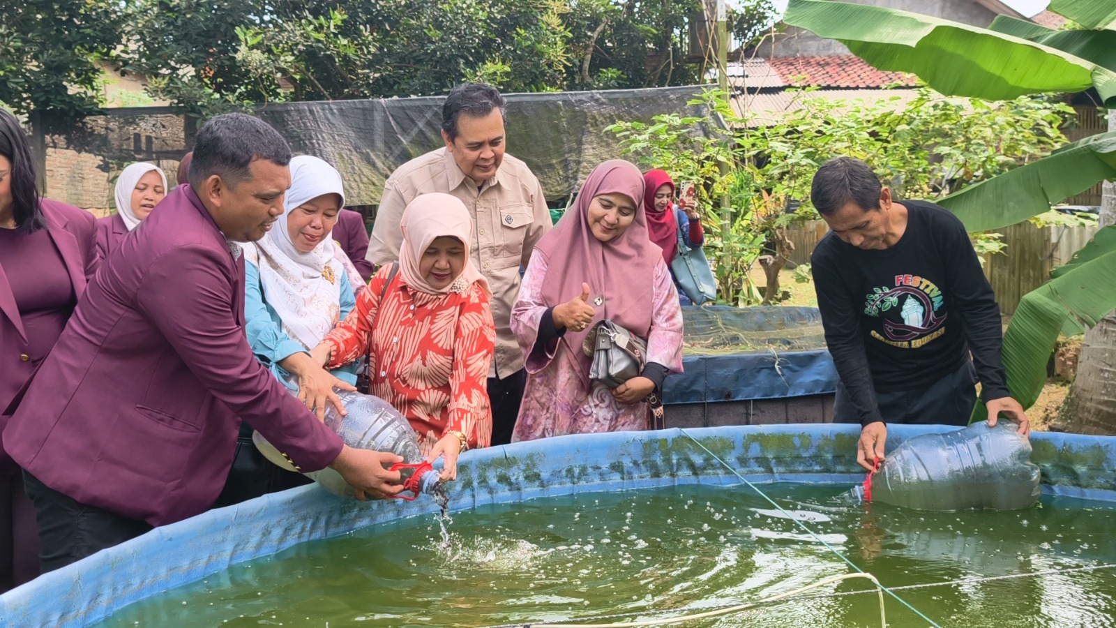 Kegiatan Pengabdian kepada Masyarakat (PkM) di Kampung Sadanta, Desa Katulisan dari Universitas Sultan Ageng Tirtayasa . Foto : Ist