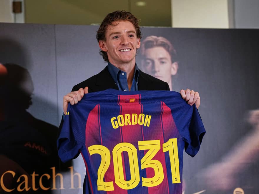 Mimpi nyata, kini Anthony Gordon berseragam Barcelona. Foto : Ist