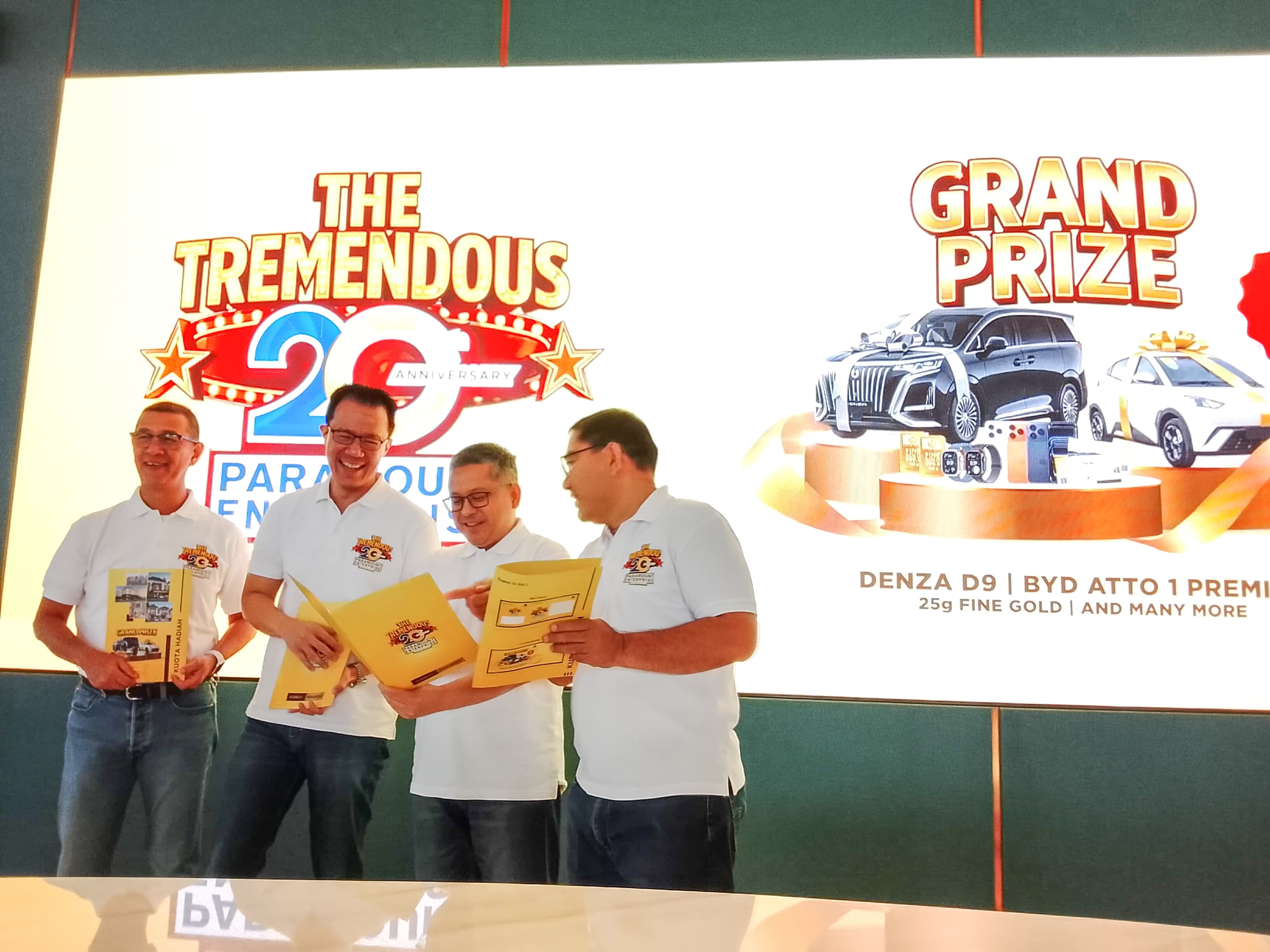 PRESS CONFERENCE. Jajaran pimpinan Paramount Land saat menggelar konferensi pers peluncuran program “The Tremendous 20th Anniversary Paramount Enterprise” di Paramount Gading Serpong, Jumat (8/5/2026). (tangselpos.id/lim)