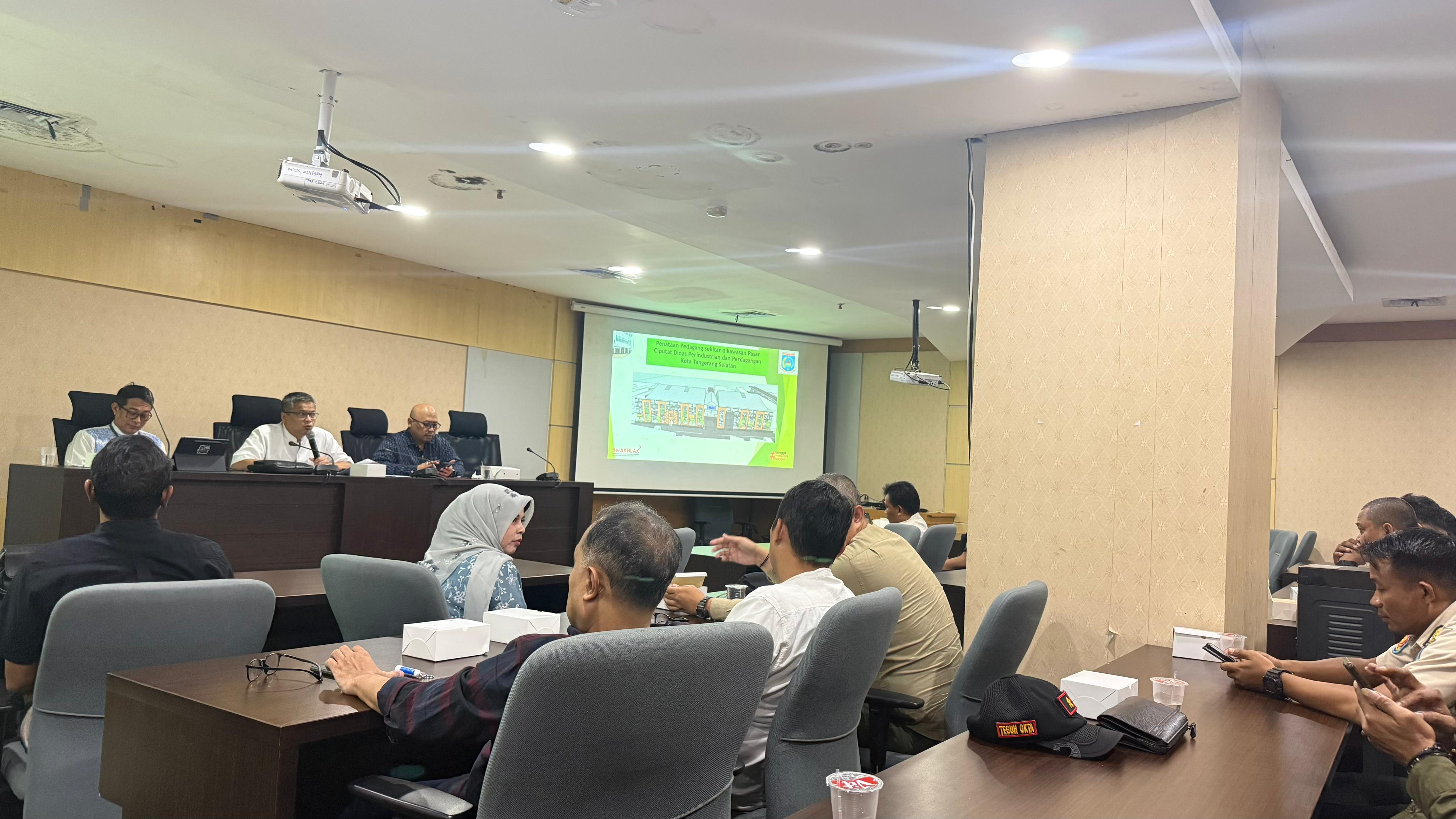 Rapat koordinasi evaluasi penertiban Pasar Ciputat dan Serpong.