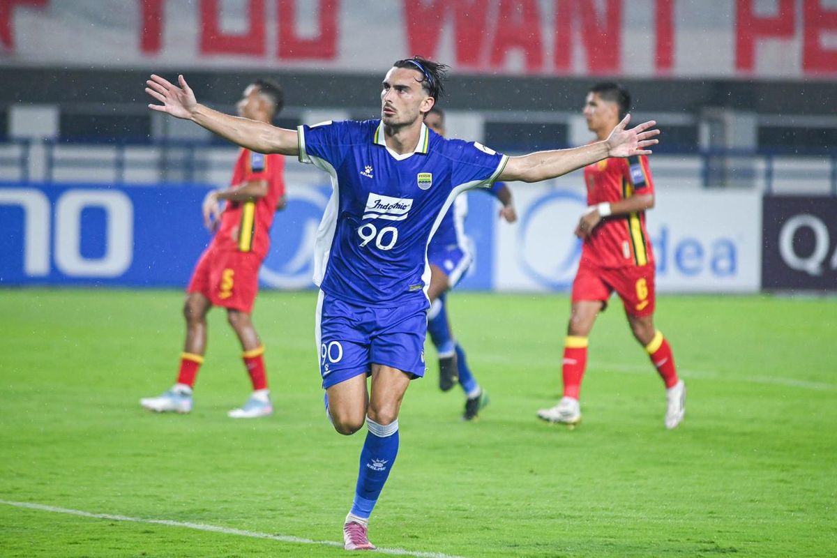 Punggawa Persib Andrew Jung. Foto : Ist