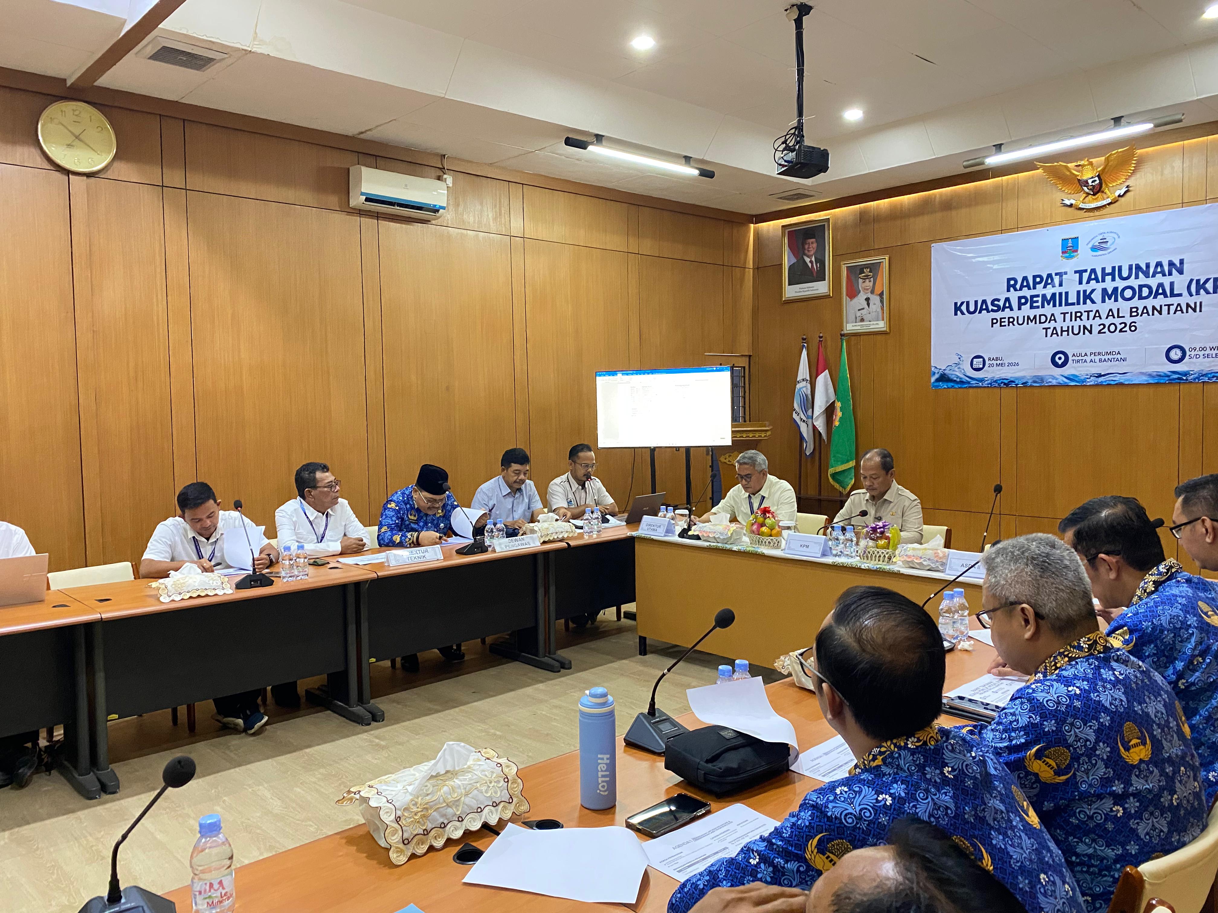 Suasana Rapat Tahunan Kuasa Pemilik Modal (KPM) Perumda Tirta Al Bantani, salah satunya membahas pembentukan anak perusahaan, di Aula Perumda Tirta Al Bantani pada Rabu (20/5). HUMAS PEMKAB SERANG