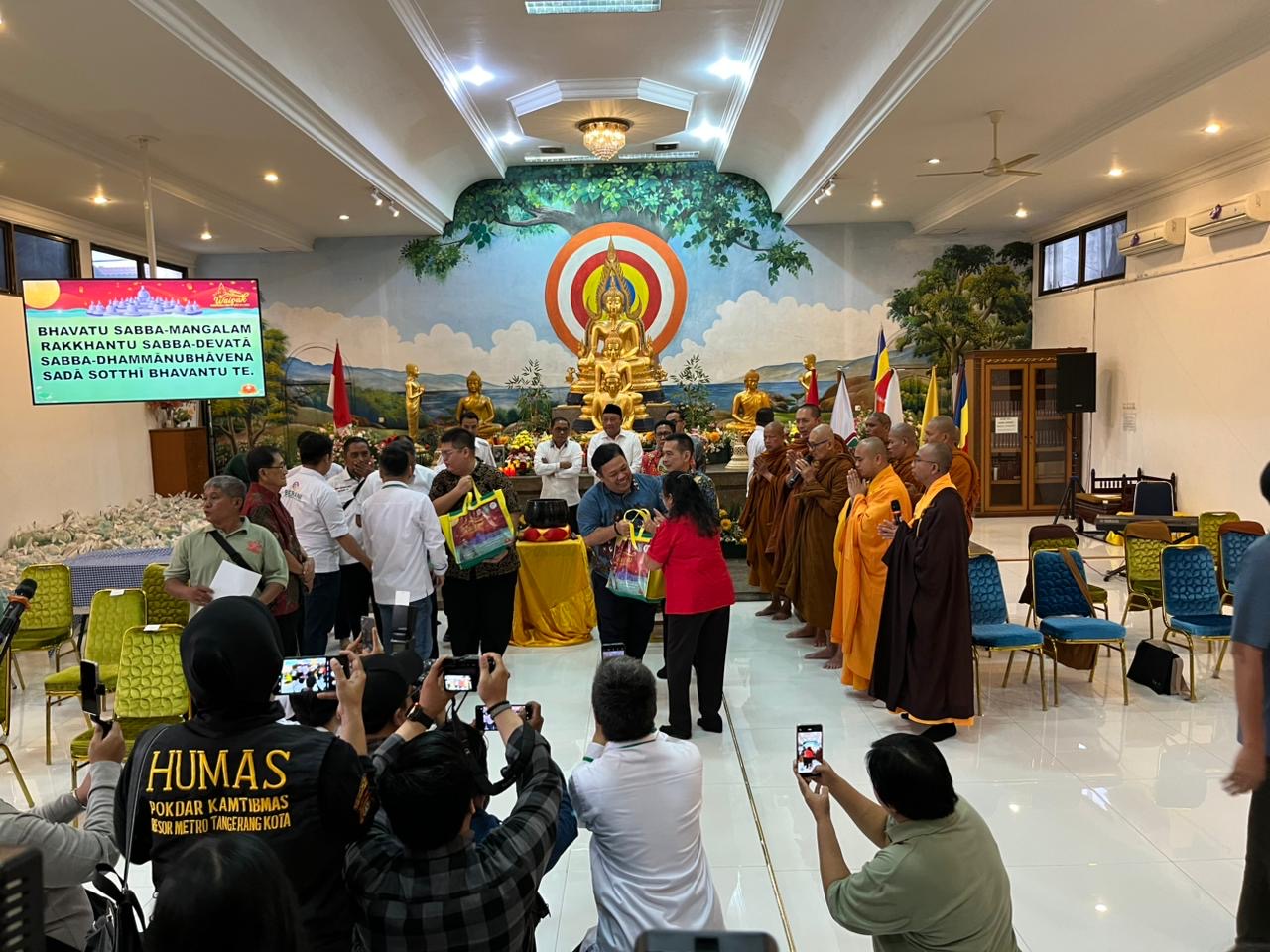 Peringatan reflesi Waisak di Klenteng Boen Tek Bio, kemarin. ISTIMEWA