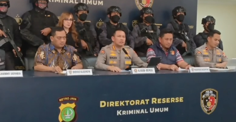 Kabid Humas Polda Metro Jaya Kombes Pol. Budi Hermanto (tengah) saat konferensi pers. Foto : Ist