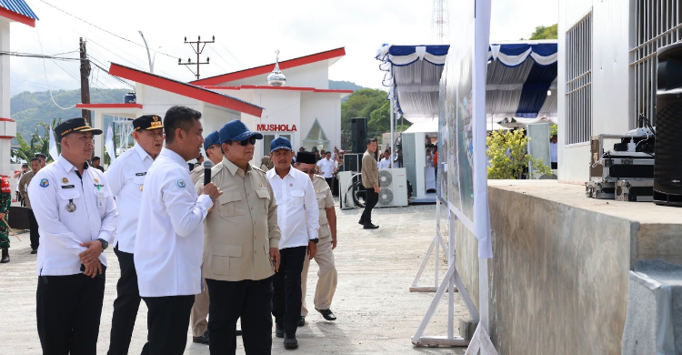 Presiden Prabowo saat mengunjungi Kampung Nelayan Merah Putih (KNMP) Leato Selatan, Gorontalo, Sabtu (9/5/2026). Foto : Ist