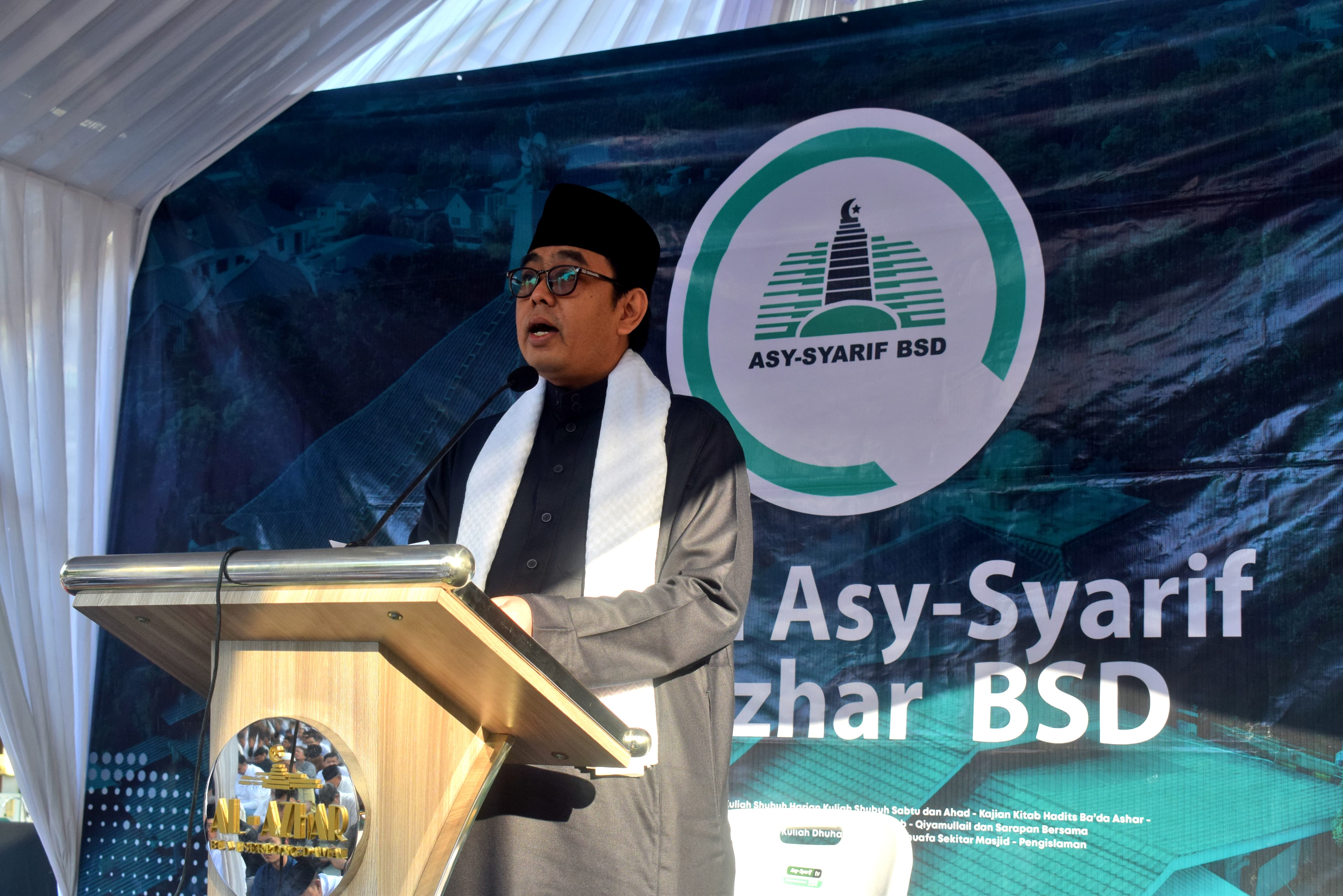 Prof. Dr. Ahmad Tholabi Kharlie bertindak sebagai Khatif Shalat Idul Adha 1447 Hijriah di Masjid Asy-Syarif BSD, Rabu pagi (27/5/2026). Foto : Ist