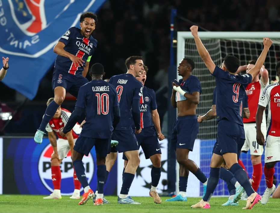 Selebrasi skuad PSG usai Bungkam Lens 2-0. Foto : Ist