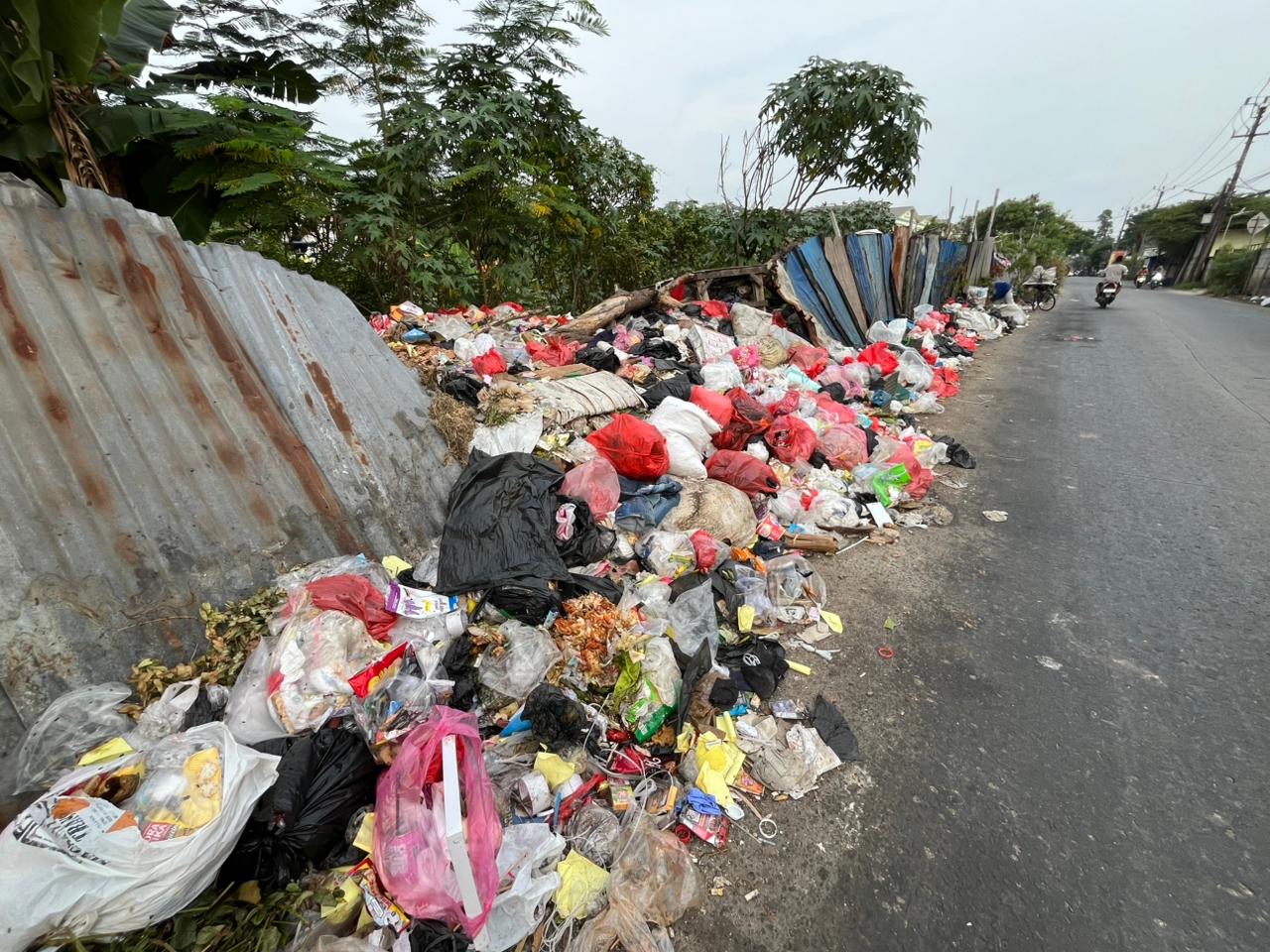 Kondisi tumpukan sampah di wilayah Neglasari. ISTIMEWA