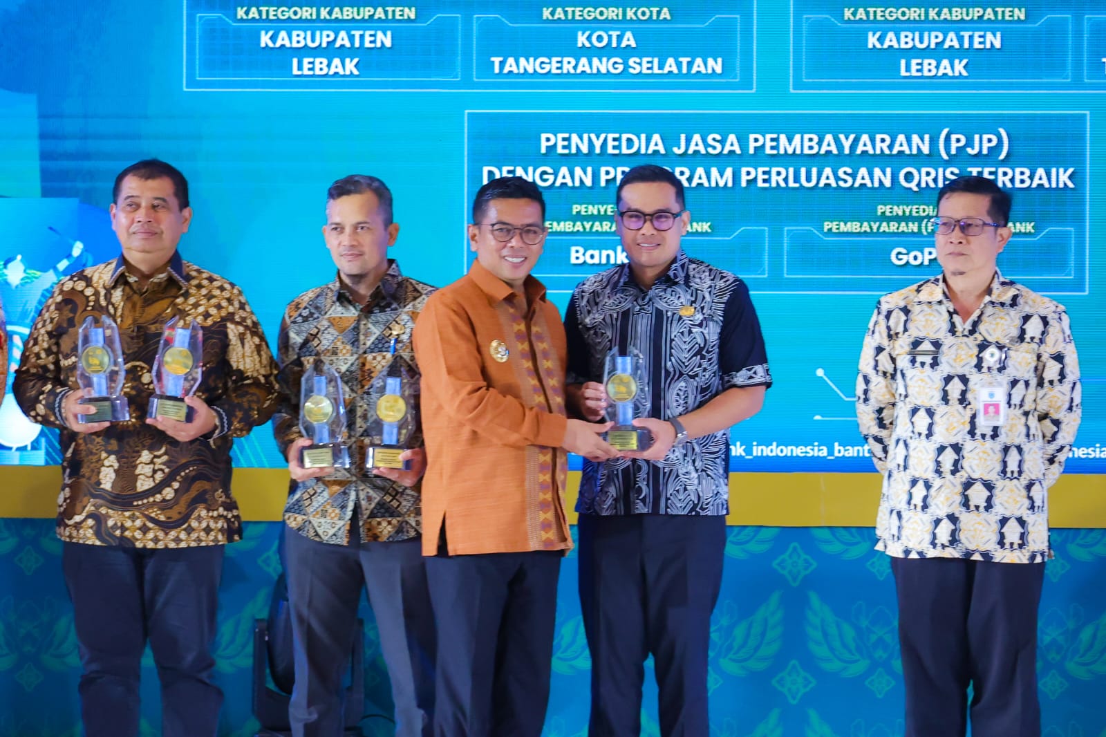 Dua penghargaan tersebut yakni kategori Pemerintah Daerah dengan Rasio PDRD Non Tunai Tertinggi, serta Pemerintah Daerah dengan Utilisasi Pembayaran Digital Tertinggi.(ist)