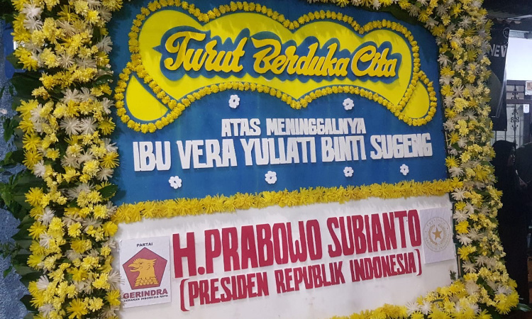 Karangan bunga dari Presiden Prabowo. Foto : Ist