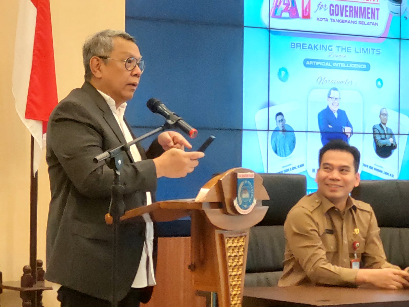 Wali Kota Tangsel, Benyamin Davnie saat berpesan kepada para ASN agar beradaptasi terhadap perkembangan teknologi.
