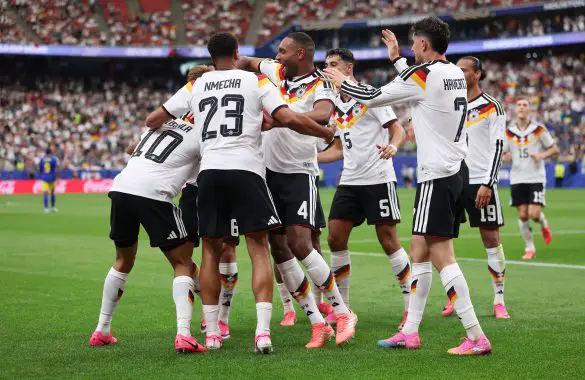 Selebrasi Skuad Jerman usai menang telak 7-1 dari Curacao. Foto : Ist