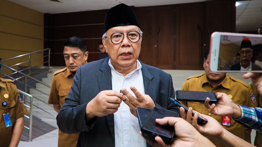 Benyamin Davnie mengajak seluruh elemen masyarakat berkolaborasi melindungi perempuan dan anak dari berbagai ancaman sosial dan risiko di ruang digital. (Dok. Humas Pemkot Tangsel)