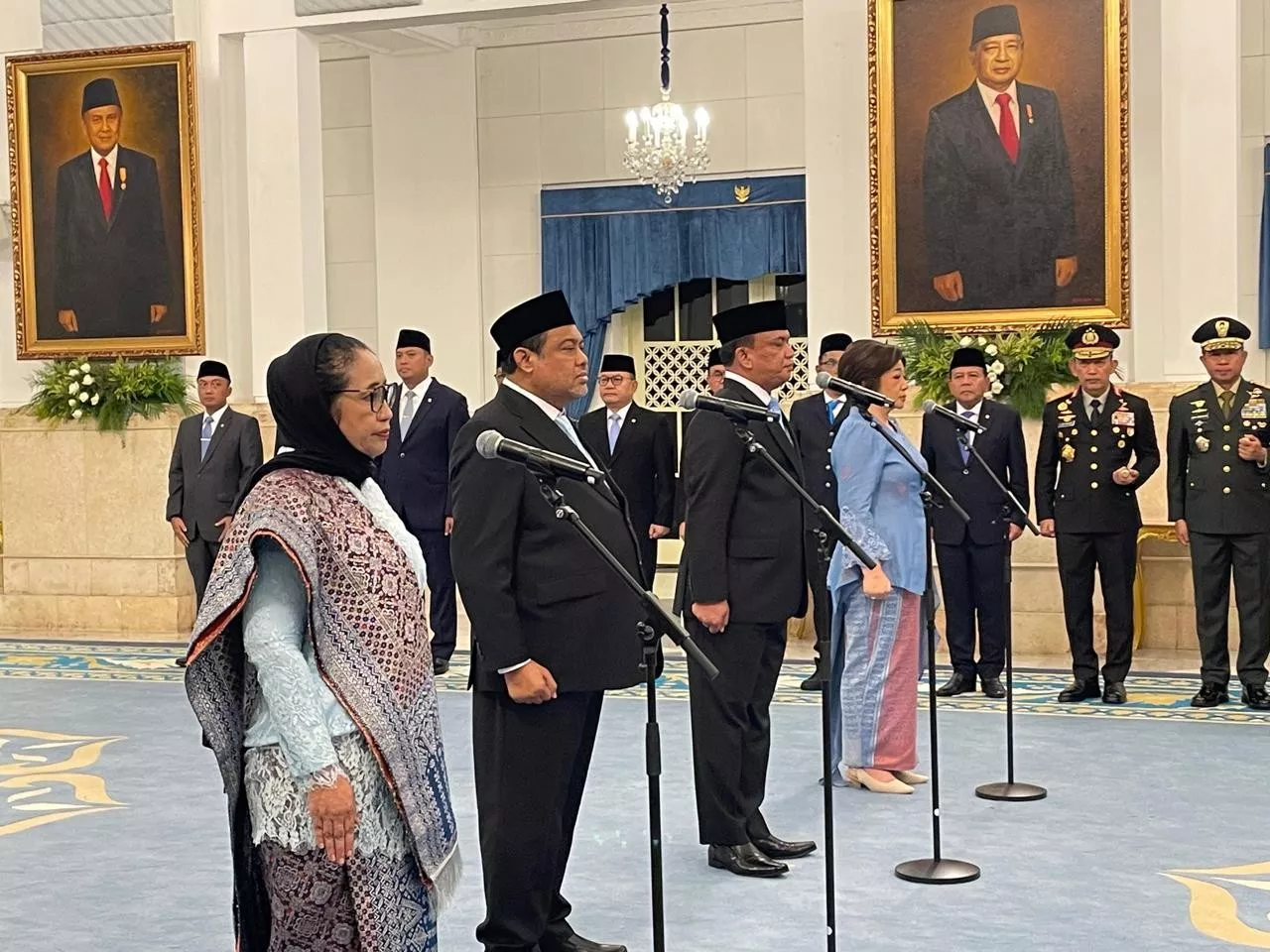 Kepala Badan Gizi Nasional (BGN) Nanik Sudaryati Deyang (kiri) saat dilantik Presiden Prabowo di Istana, Senin (8/6/2026). Foto : Ist