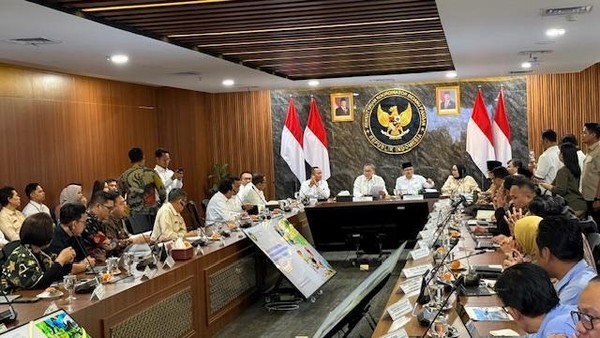 Menko Pangan Zulkifli Hasan saat konferensi pers terkait MBG. Foto : Ist
