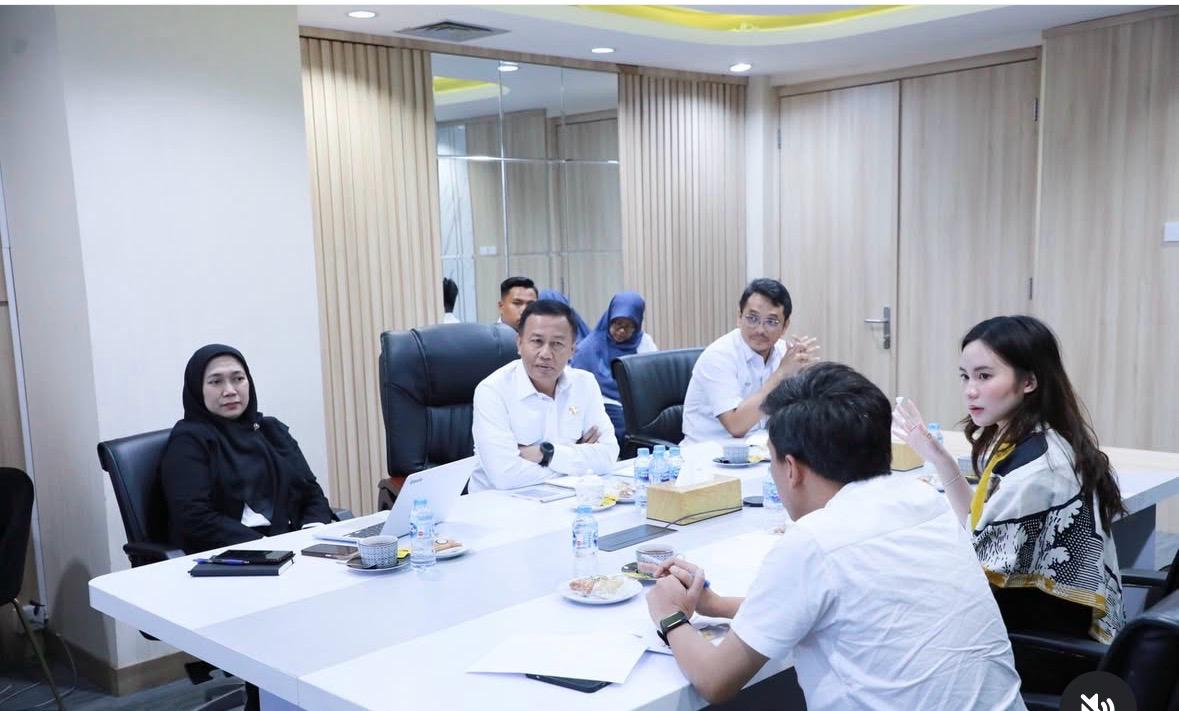 Wakil Ketua DPRD Tangsel, Maria Teresa Suhardja, mendatangi Kementerian Perhubungan untuk menyampaikan aspirasi masyarakat terkait kondisi penerangan jalan umum (PJU).