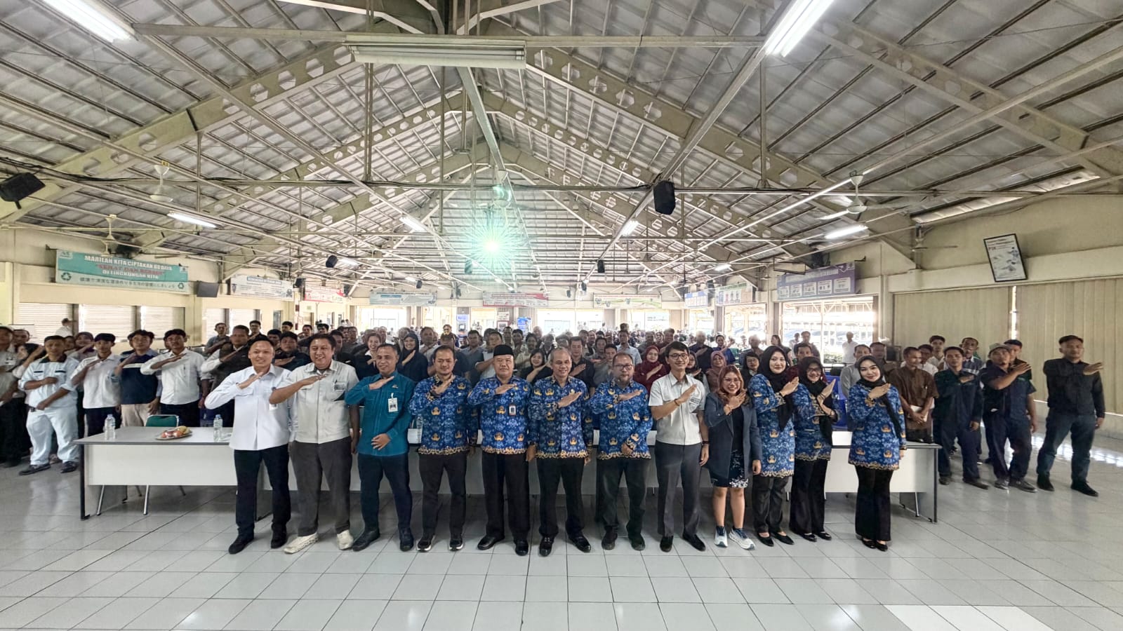 Dinas Tenaga Kerja dan Transmigrasi (Disnakertrans) saat menyelenggarakan Pelatihan Kesehatan dan Keselamatan Kerja (K3), Teknik Perawatan AC, serta Hospitality and Effective Communication pada Kamis (18/6). HUMAS PEMKAB SERANG