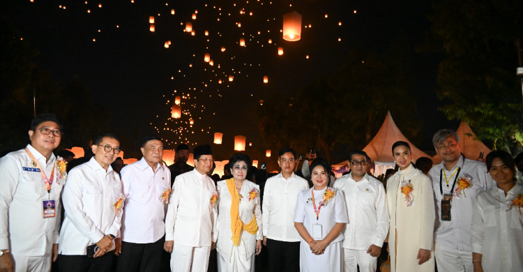 Wapres Gibran saat menghadiri acara Dharmasanti Tri Suci Waisak Nasional 2570 Buddhist Era (B.E.) Tahun 2026 di Taman Lumbini, Kawasan Candi Borobudur, Kabupaten Magelang, Jawa Tengah, Minggu (31/5/2026) malam. Foyo : Ist