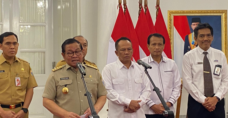 Gubernur Pramono Anung saat konferensi pers. Foto : Ist