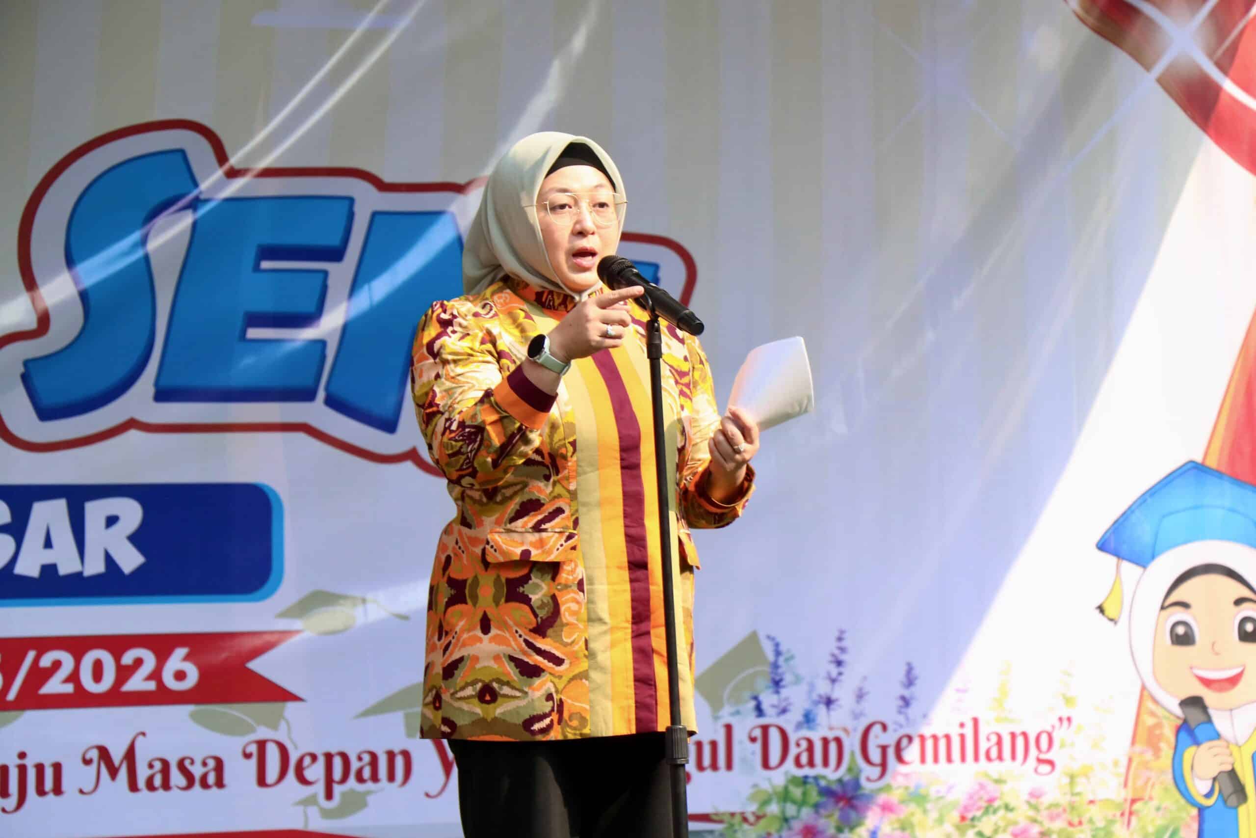 Wakil Bupati Tangerang, Intan Nurul Hikmah, menghadiri kegiatan Tasyakuran Purnawiyata dan Pentas Seni SD Negeri Peusar, Kecamatan Tigaraksa, Kamis (18/6/2026). Foto : Ist