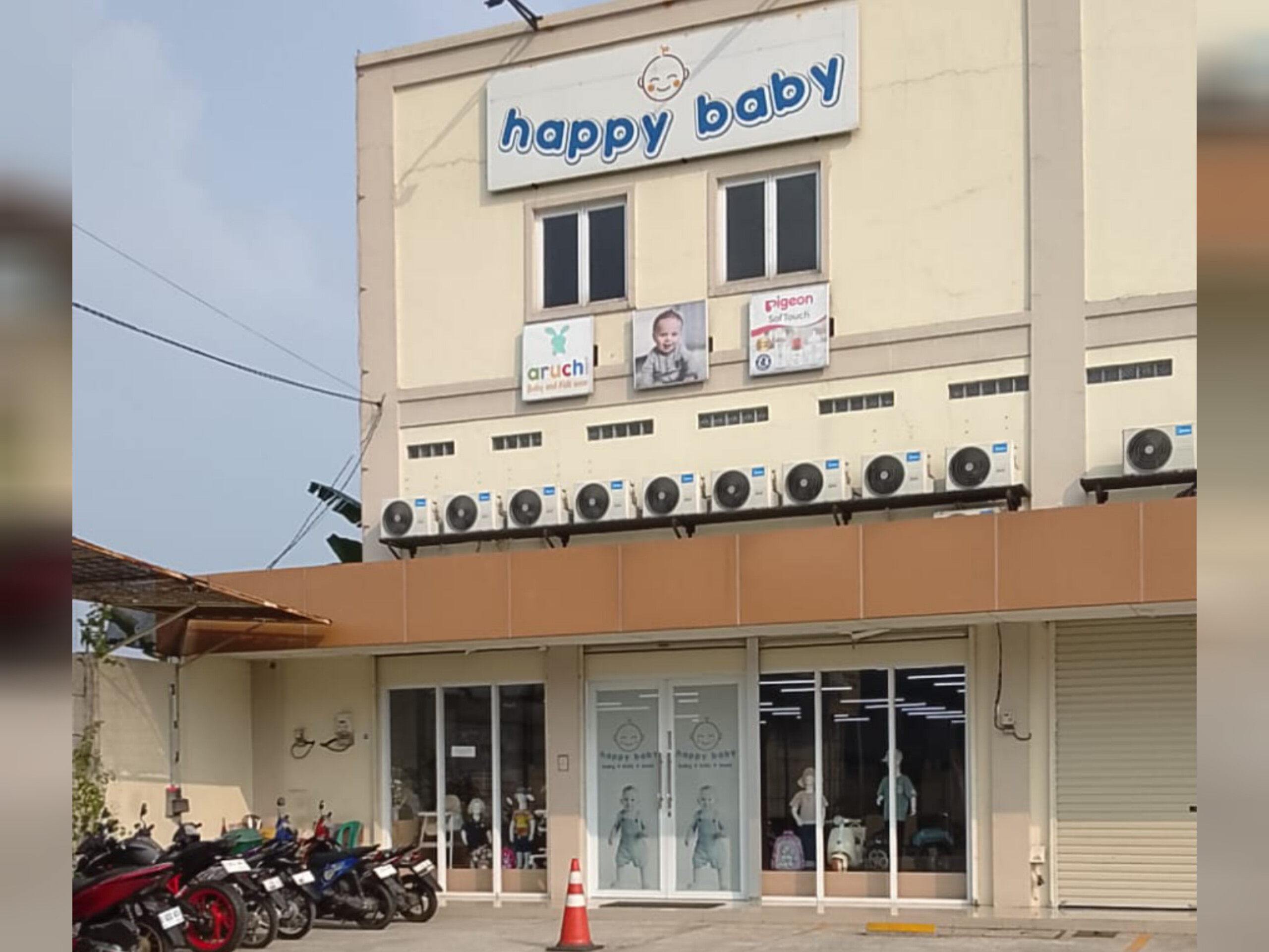 Happy Baby Serpong di Jalan Puspitek No. 36, Tangerang Selatan, yang menyediakan beragam kebutuhan ibu hamil, bayi, dan anak. (tangselpos.id/lim)