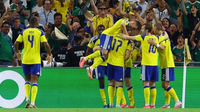 Selebrasi skuad Swedia usai gilas Tunisia 5-1. Foto : Ist