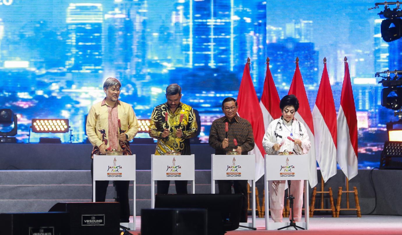 Gubernur Pramono Anung (no 2 dari kanan) pada pembukaan PRJ 2026. Foto : Ist