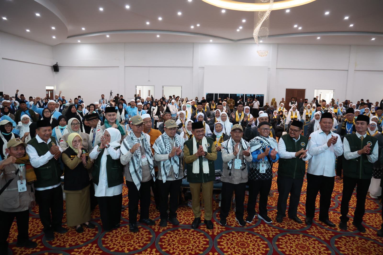 Jemaah haji Kloter JKB-01 asal Provinsi Banten tiba dengan selamat di Debarkasi Grand El Hajj Banten, Cipondoh, Kota Tangerang, Selasa (2/6/2026). Foto : Humas Pemprov