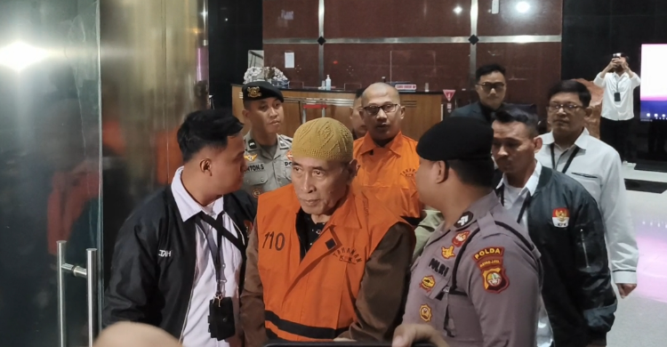 Dua tersangka baru kuota haji Ismail Adham (ISM), Direktur Operasional PT Makassar Touraja (Maktour) dan Asrul Azis Taba (ASR) Ketua Umum Asosiasi Kesatuan Tour Travel Haji Umrah Republik Indonesia (KESTHURI). Foto : Ist