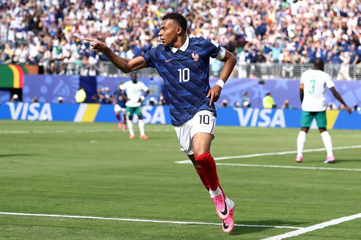 Selebrasi Mbappe usai mrmbobol gawang Senegal. Foto : Ist