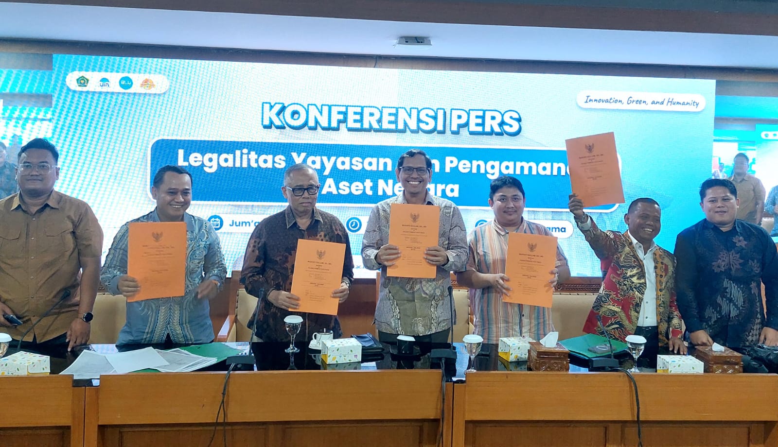 Konferensi pers yang digelar di lingkungan Rektorat UIN Syarif Hidayatullah Jakarta, Ciputat Timur, Jumat (5/6). (Ist)