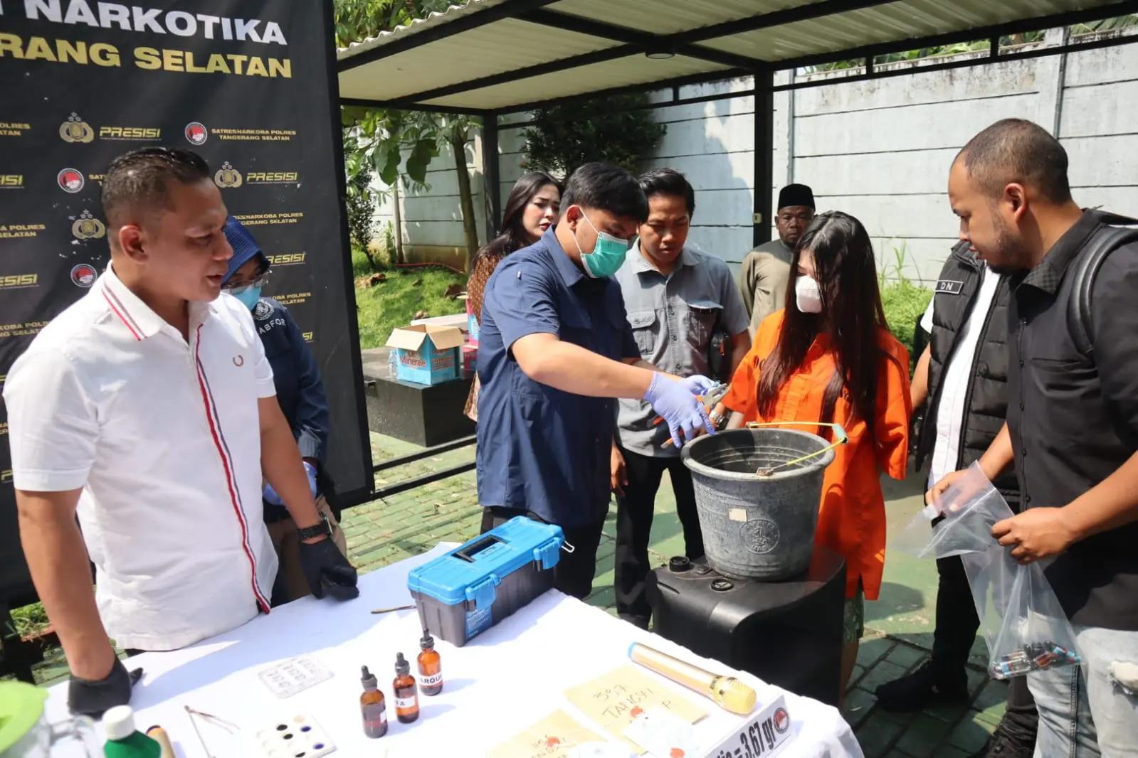 Sat Narkoba Polres Tangsel musnahkan barang bukti narkoba hasil ungkap kasus.