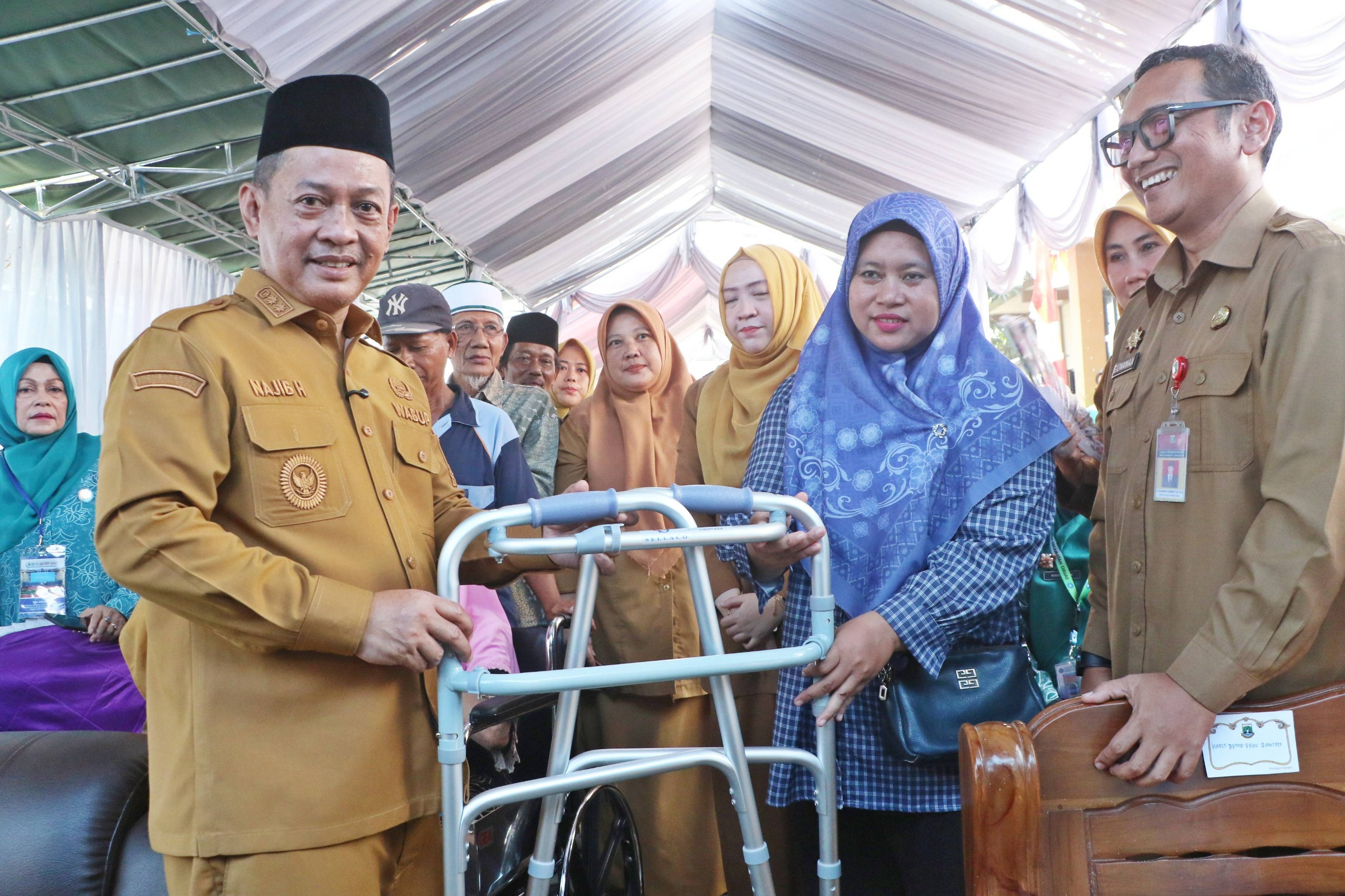 Wakil Bupati Serang Muhammad Najib Hamas menghadiri Evaluasi dan Penilaian Perkembangan PKK dalam rangka HKG PKK ke-54 tingkat Provinsi Banten Tahun 2026 di Kantor Desa Pelawad, Kecamatan Ciruas, pada Senin (8/6). HUMAS PEMKAB SERANG