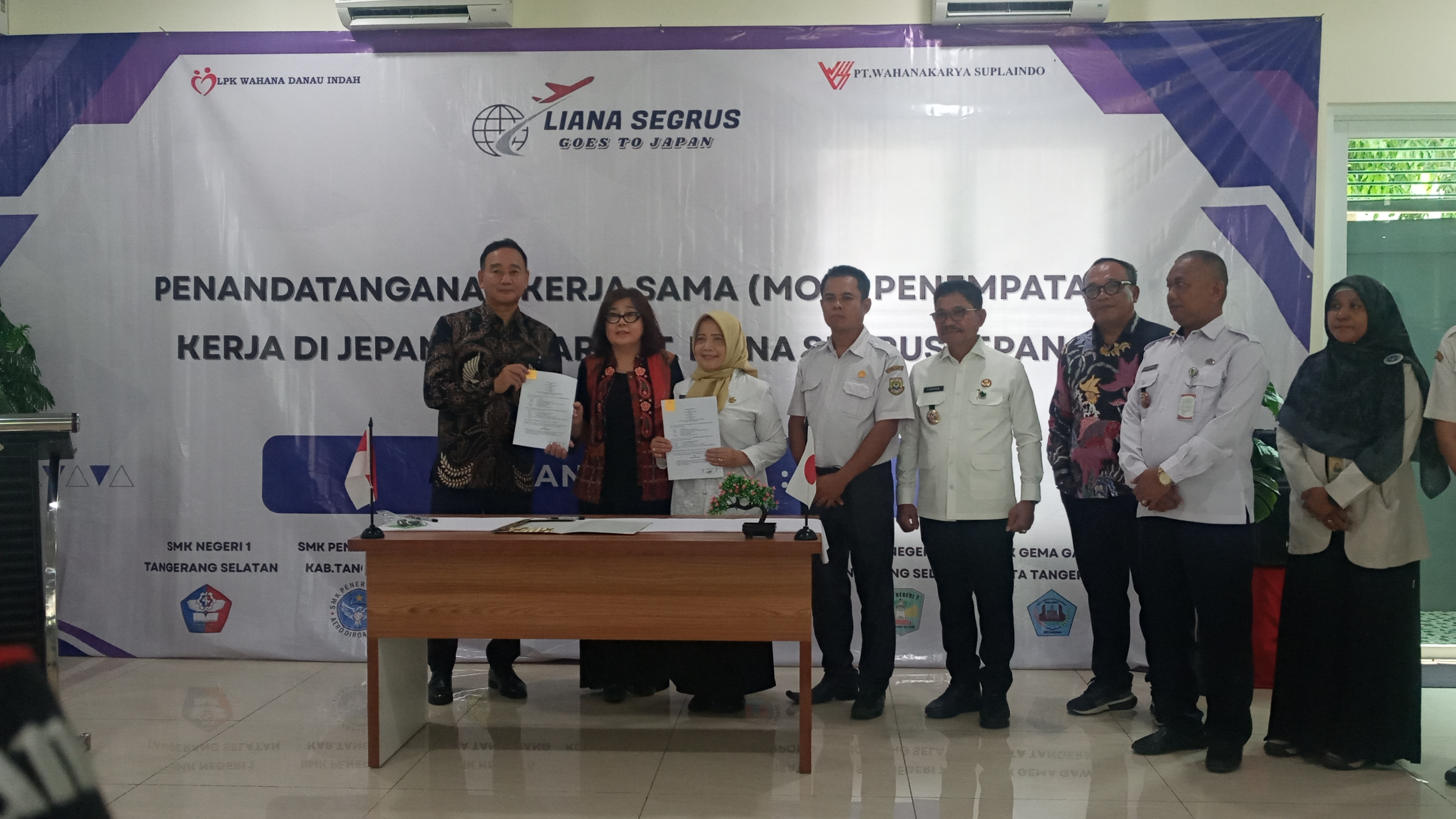 Wali Kota Tangerang, Sachrudin menyaksikan penandatanganan MoU antara Liana Segrus Jepang dengan sekolah di Kota Tangerang dan Tangsel. ISTIMEWA