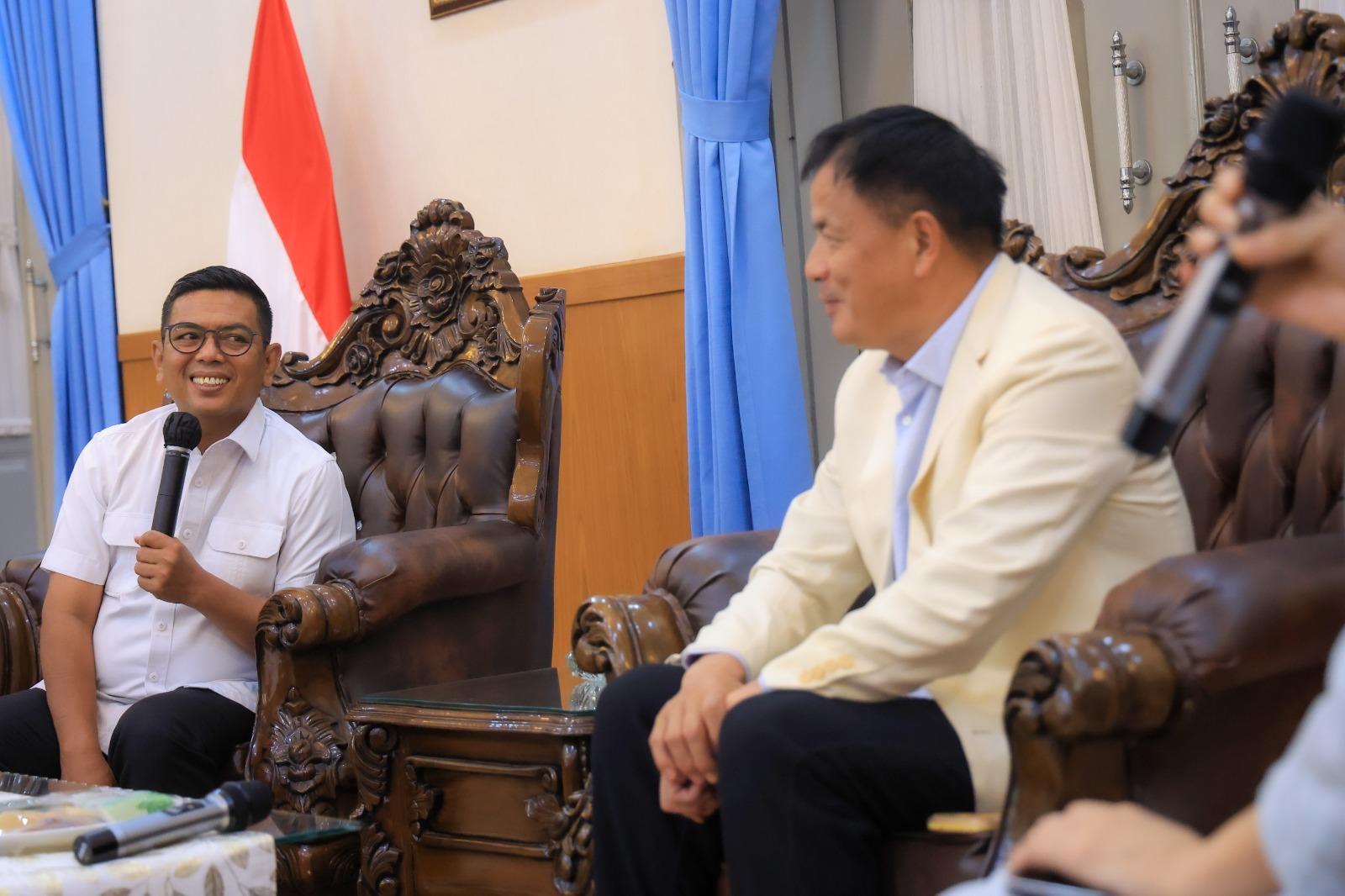 Gubernur Banten Andra Soni saat menerima Direktur Utama PT Bondara Global International Mr. Cheng Chen Feng di Gedung Negara Provinsi Banten, Jalan Brigjen KH Syam’un No. 5, Kota Serang, Senin (1/6). BIRO ADPIM PEMPROV BANTEN