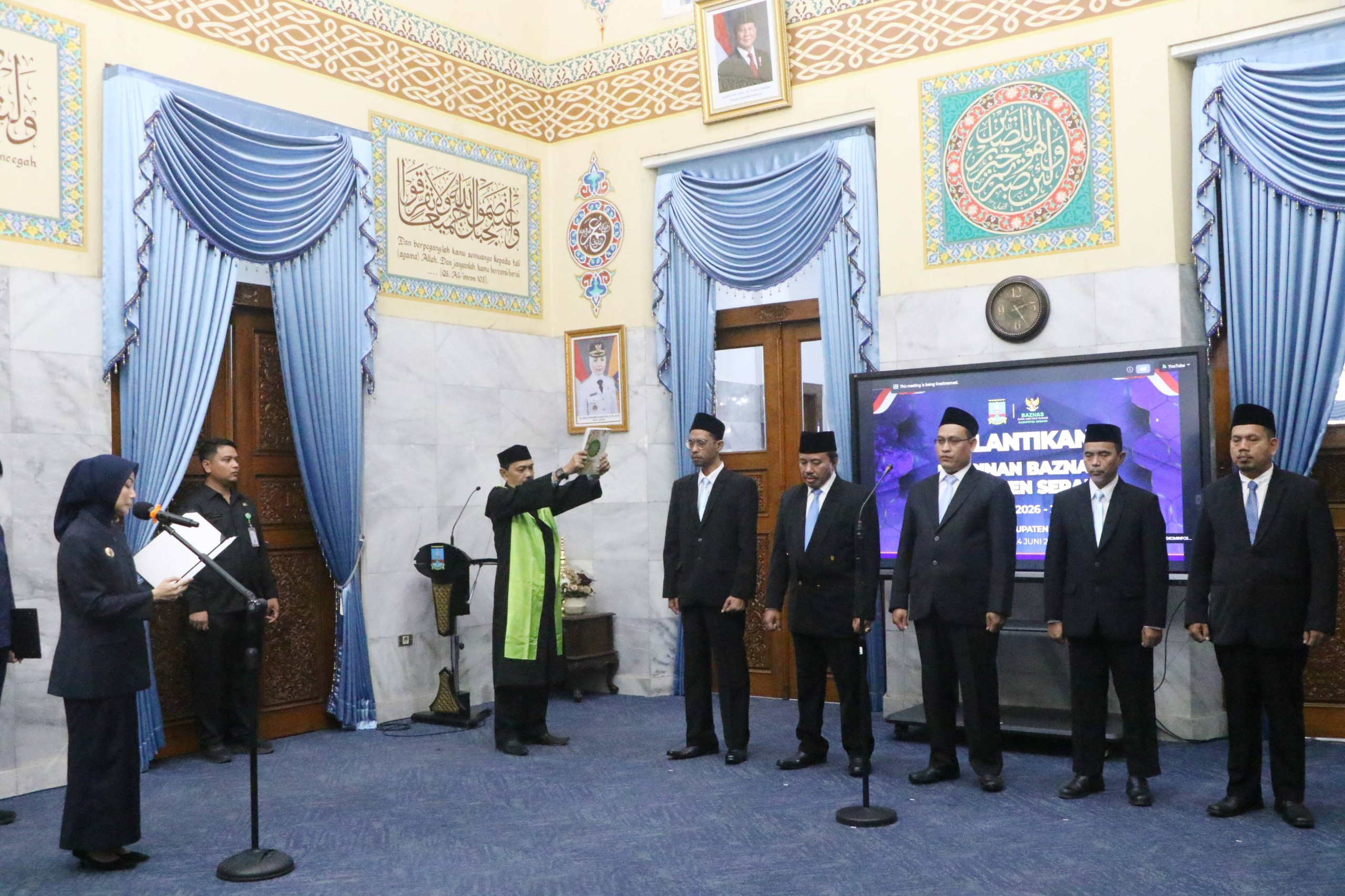 Bupati Serang Ratu Rachmatuzakiyah melantik Pimpinan Badan Amil Zakat Nasional (Baznas) Kabupaten Serang periode 2026-2031 di Pendopo Bupati Serang pada Rabu (24/6). HUMAS PEMKAB SERANG