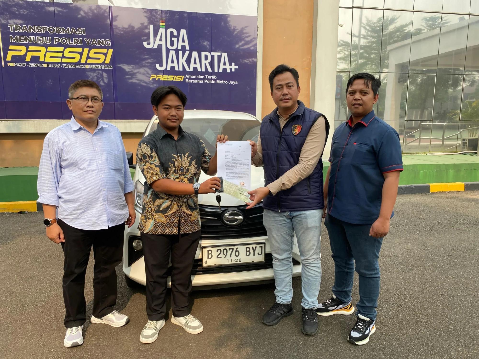 Polisi berhasil mengungkap kasus dugaan tindak pidana penipuan dan penggelapan kendaraan rental yang terjadi di kawasan Pondok Kacang Timur, Kecamatan Pondok Aren.
