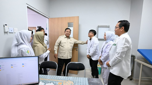 Presiden Prabowo saat meresmikan RSUD Kriu di Lampung, Rabu (10/6/2026). Foto : Ist